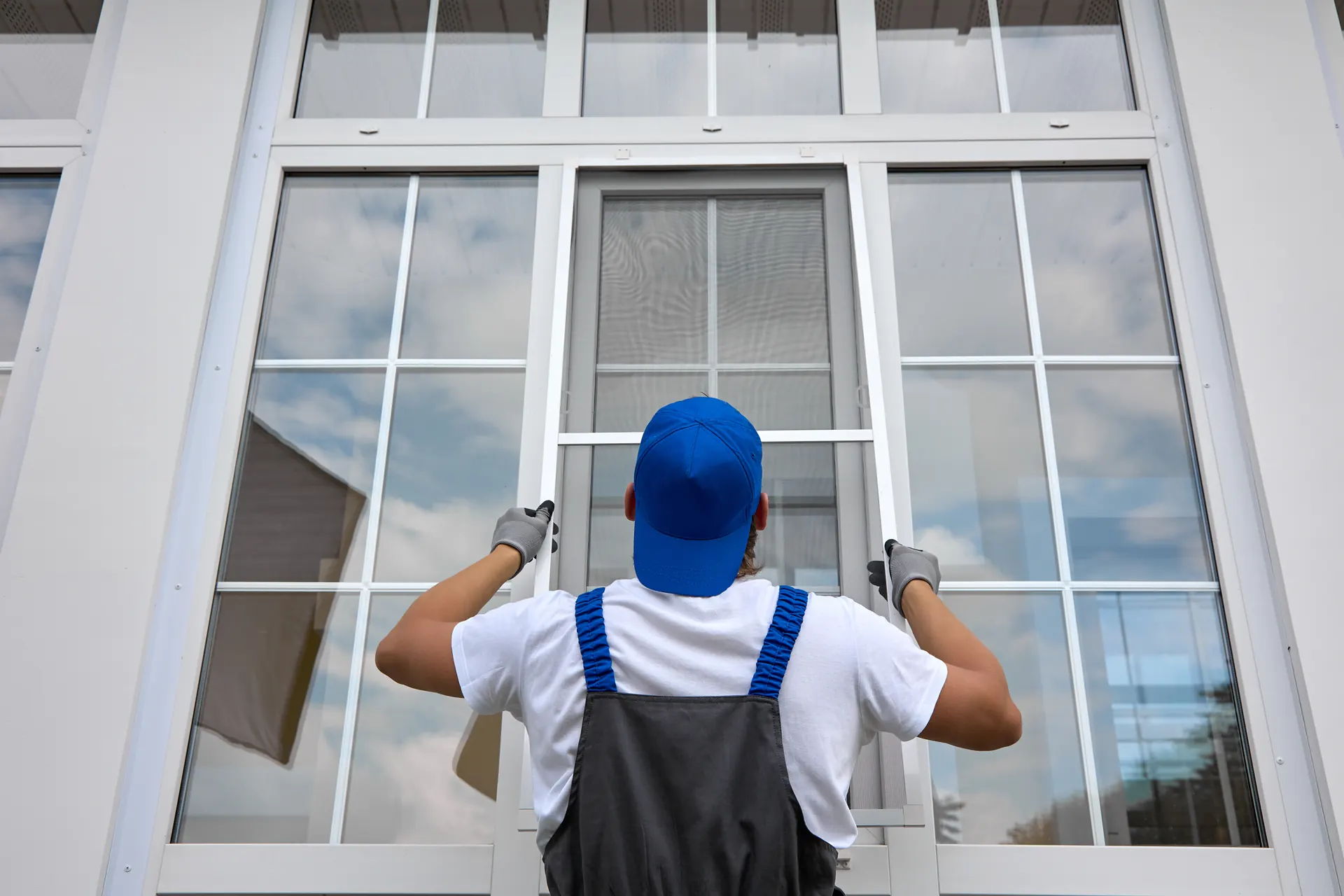 Window replacement on a Illinois home